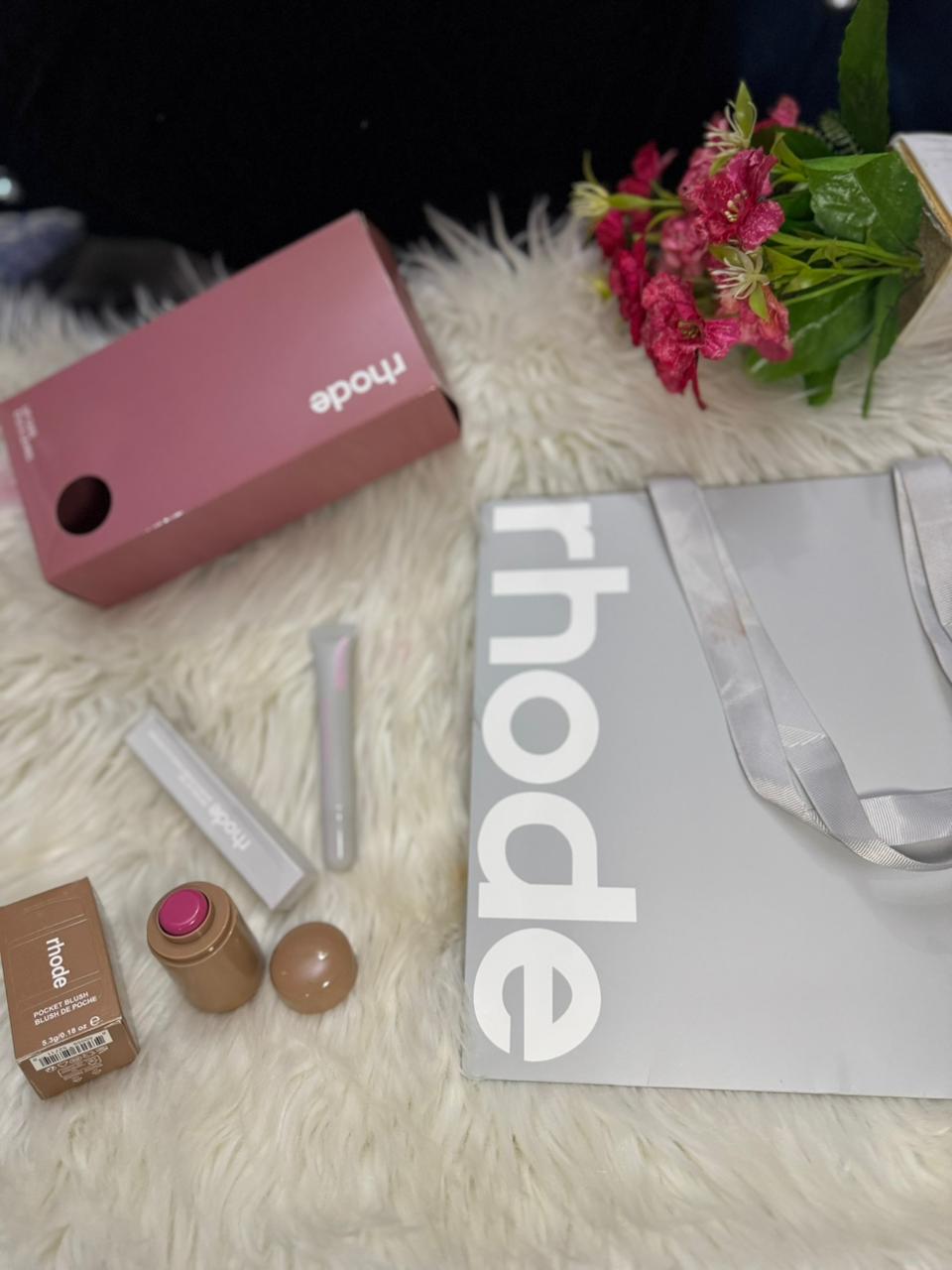 Rhode-gift bag with peptide and packets Blush [ pagevine and juciebox]