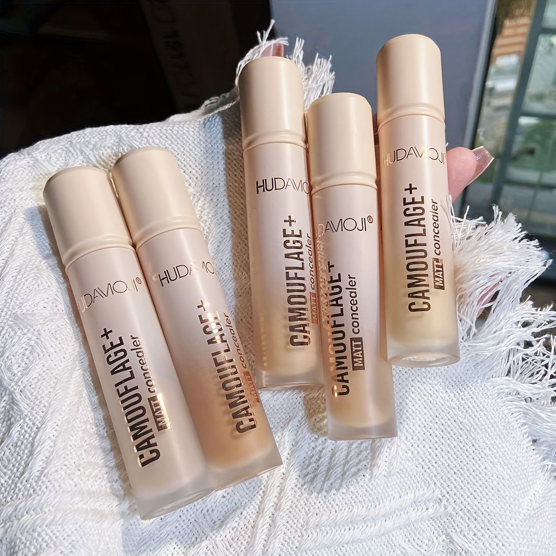 HudaMoji liquid concealer full coverage